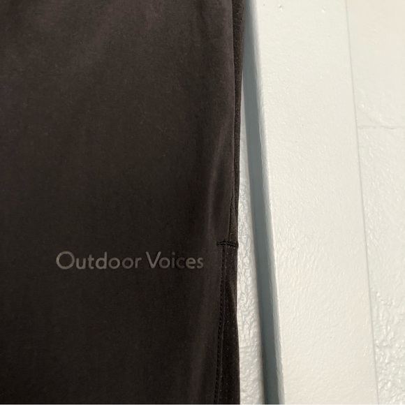 Outdoor Voices Black High Waisted Joggers with Pockets and Elastic Waistband - Picture 2 of 9